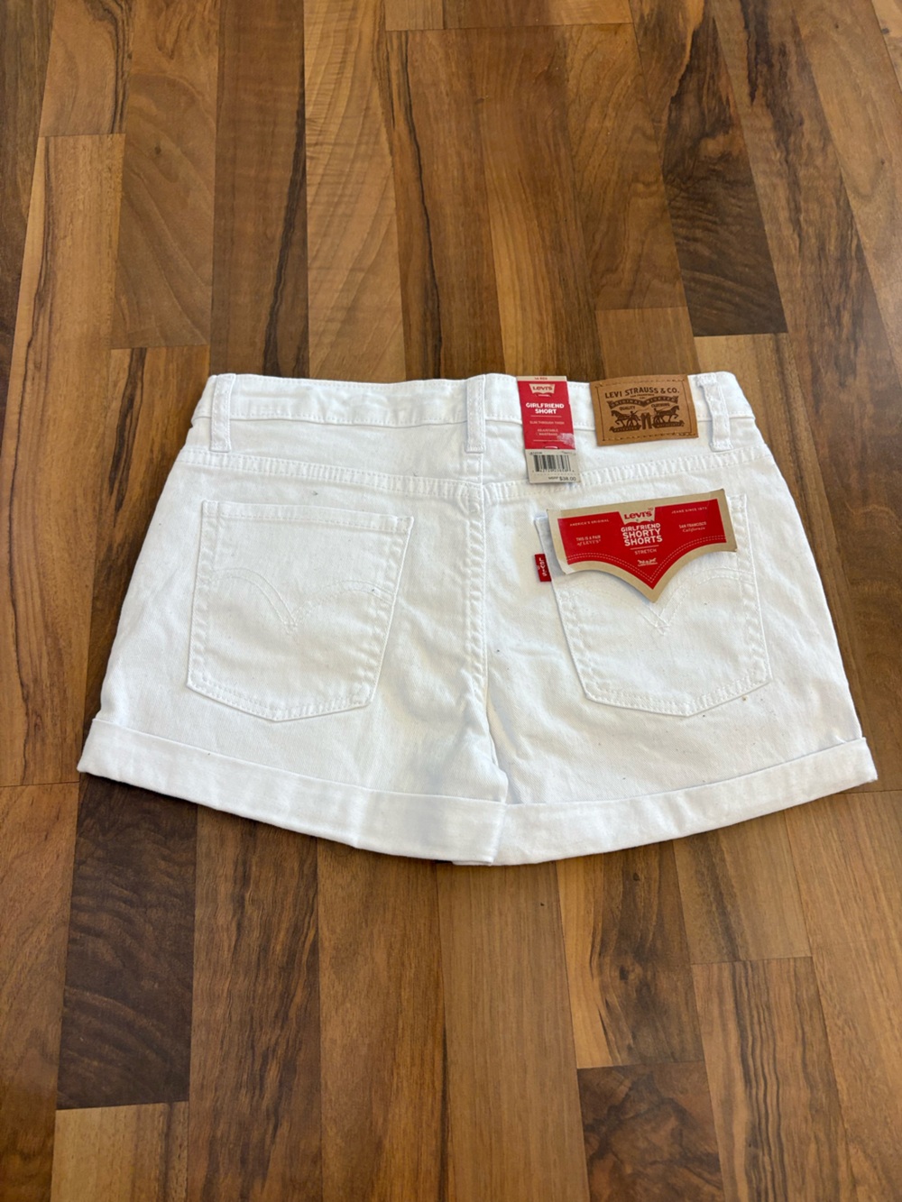 NWT Levi's White Girlfiend Shorty Short Denim Shorts - Classic 5-Pocket